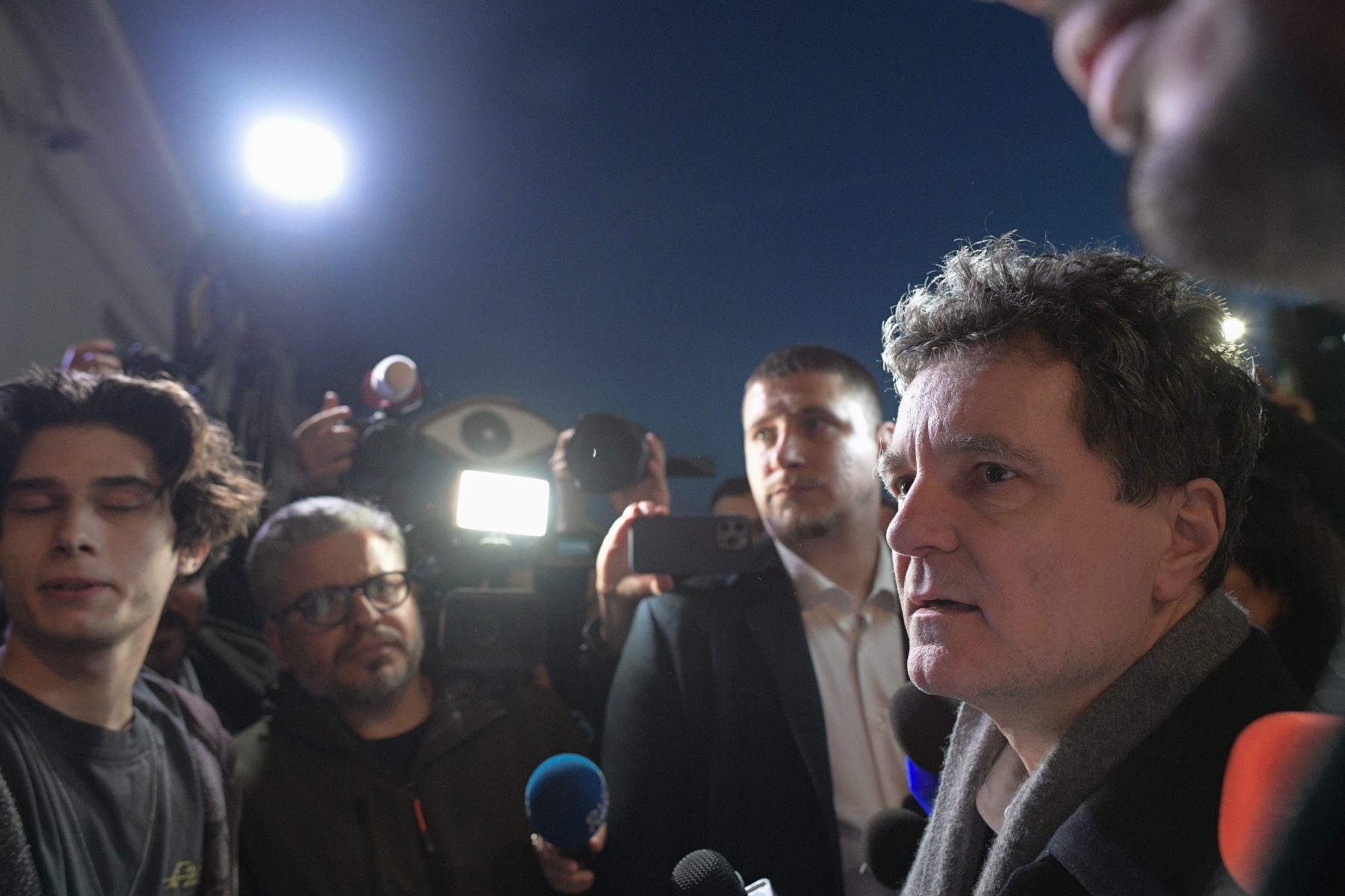 VIDEO Nicușor Dan, dialog cu oamenii care au protestat la Cotroceni față de numirile de la Parchete: „Am de o sută de ori mai multe informaţii”