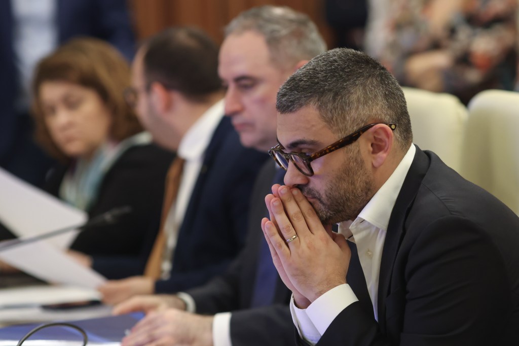 Şedinţe comune ale Comisiilor pentru buget, finanţe şi bănci pentru dezbateri generale asupra Proiectului Legii bugetului de stat pe anul 2026, la Palatul Parlamentului din București, 18 martie 2026. Inquam Photos / George Călin