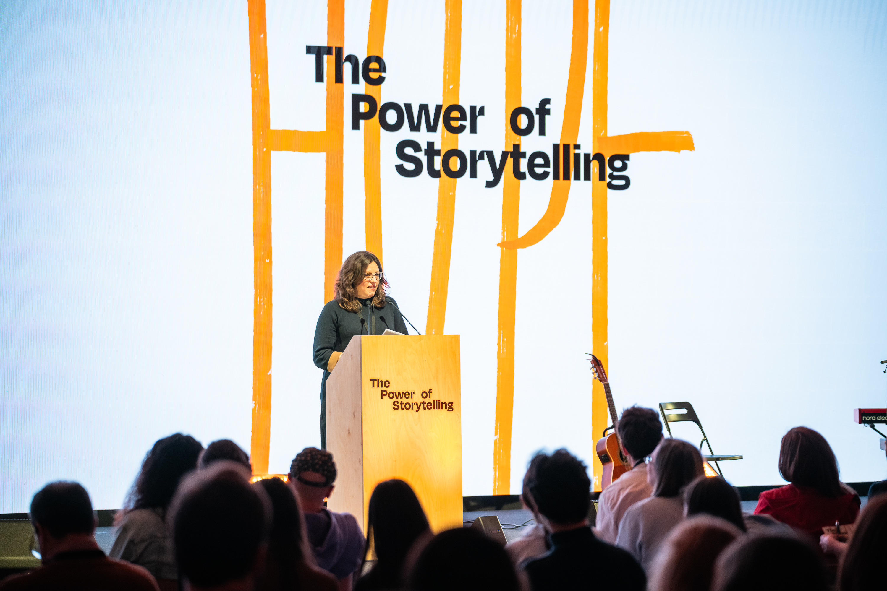 O profesoară de origine română din Germania îi ajută pe studenți să-și depășească anxietatea, folosindu-se de experiența personală