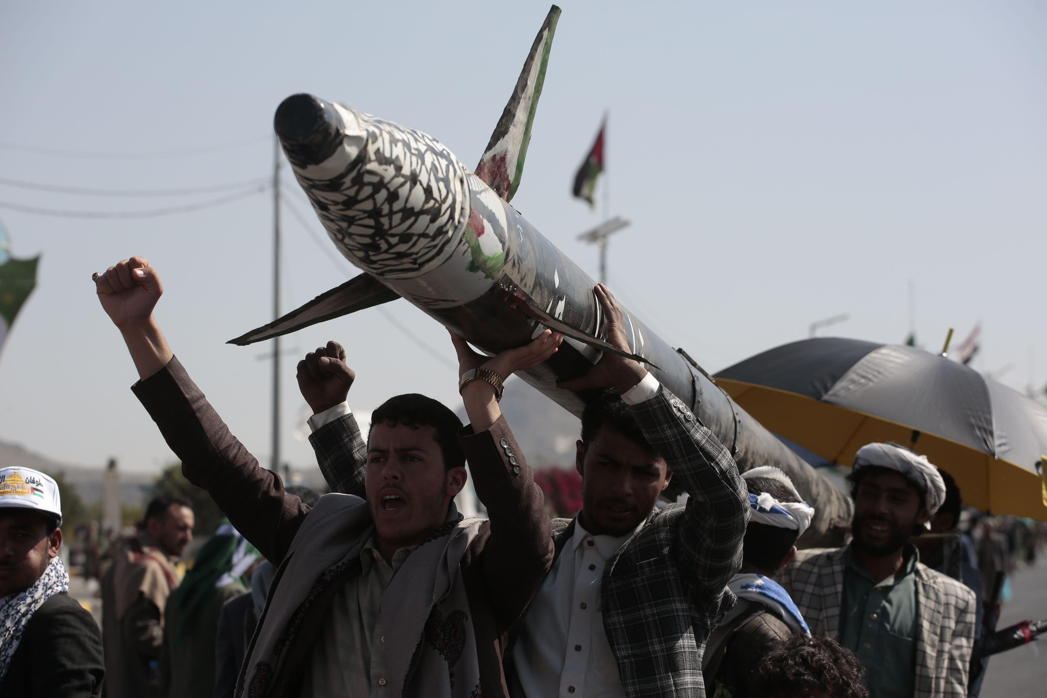 Premieră în războiul din Orientul Mijlociu: Israelul spune că a detectat o lansare de rachetă din Yemen după ce houthi au amenințat că intră în conflict