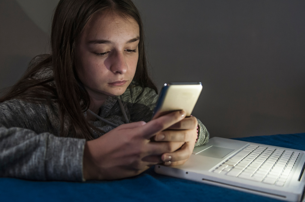 Algoritmul e creat în așa fel încât conturile copiilor de pe Facebook sau Instagram să ajungă ușor la prădători sexuali. FOTO: Shutterstock