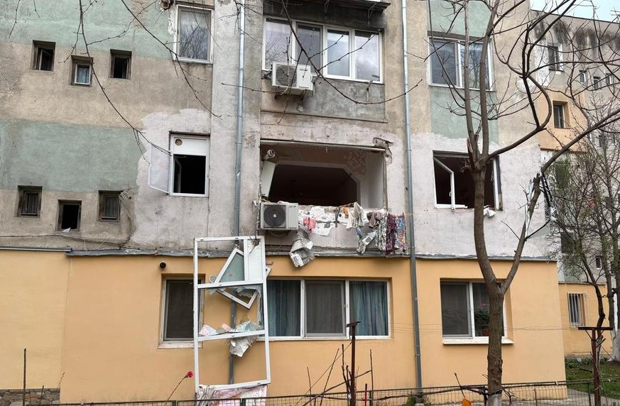 Explozie într-un bloc din Caracal din cauza unei acumulări de gaze