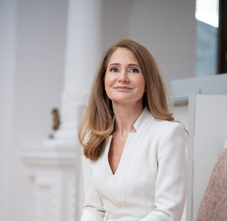 Dr. Monica Tārācilā, medic specialist chirurgie plasticā și microchirurgie reconstructivā