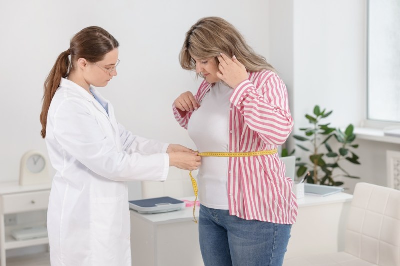 Sondaj de Ziua Mondială a Obezității: 96% dintre femei spun că etapele biologice le influențează greutatea, nu doar voința. „Gestionarea greutății trebuie făcută cu sprijin medical, nu prin presiune sau vinovăție”