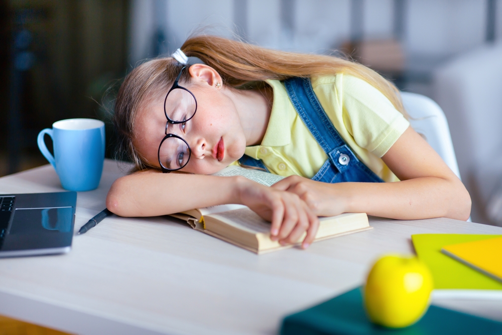 Ora de vară dă peste cap somnul copiilor. Adaptarea poate dura până la 7 zile