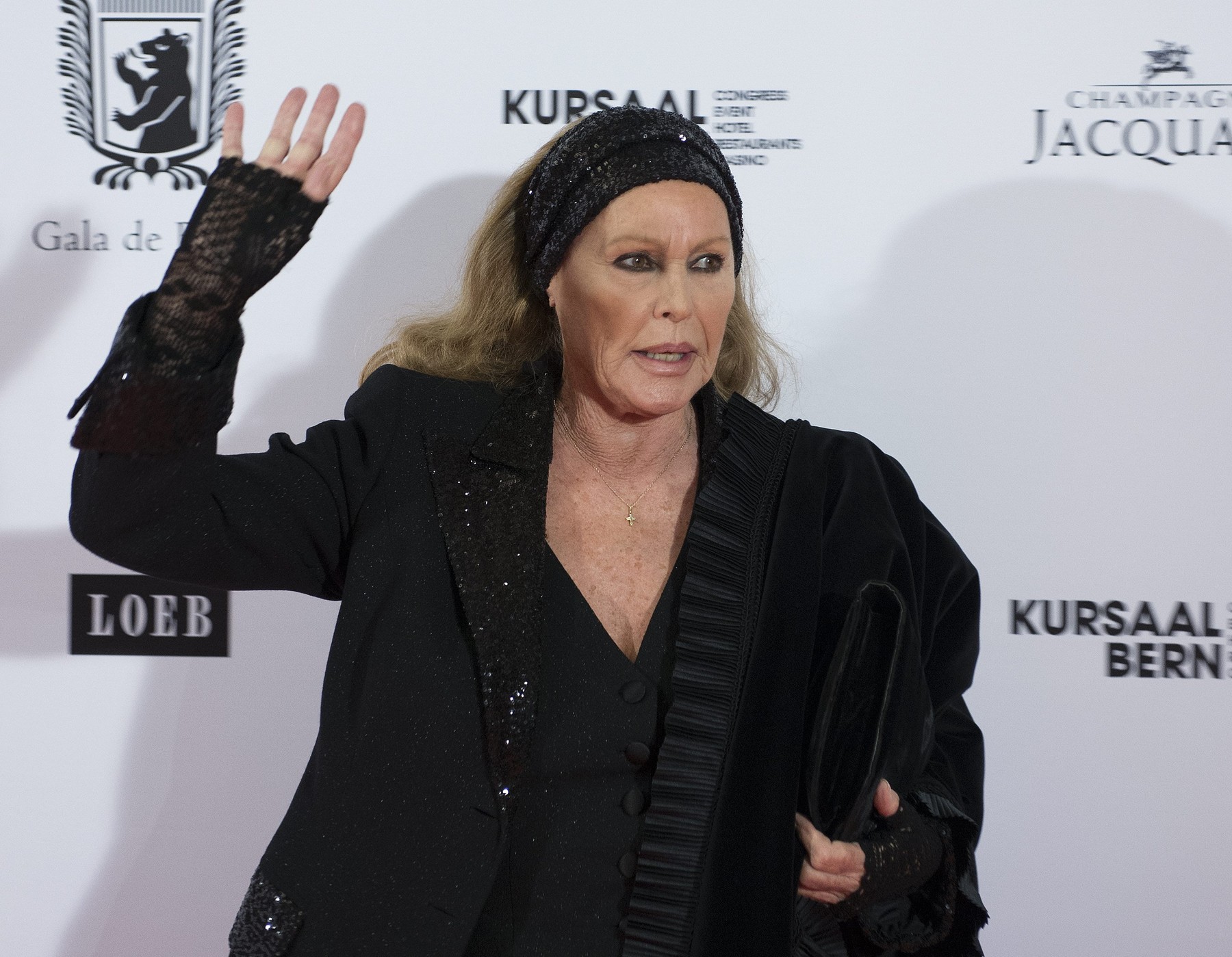 O fostă vedetă a cinematografiei, fraudată la bătrânețe cu milioane de euro