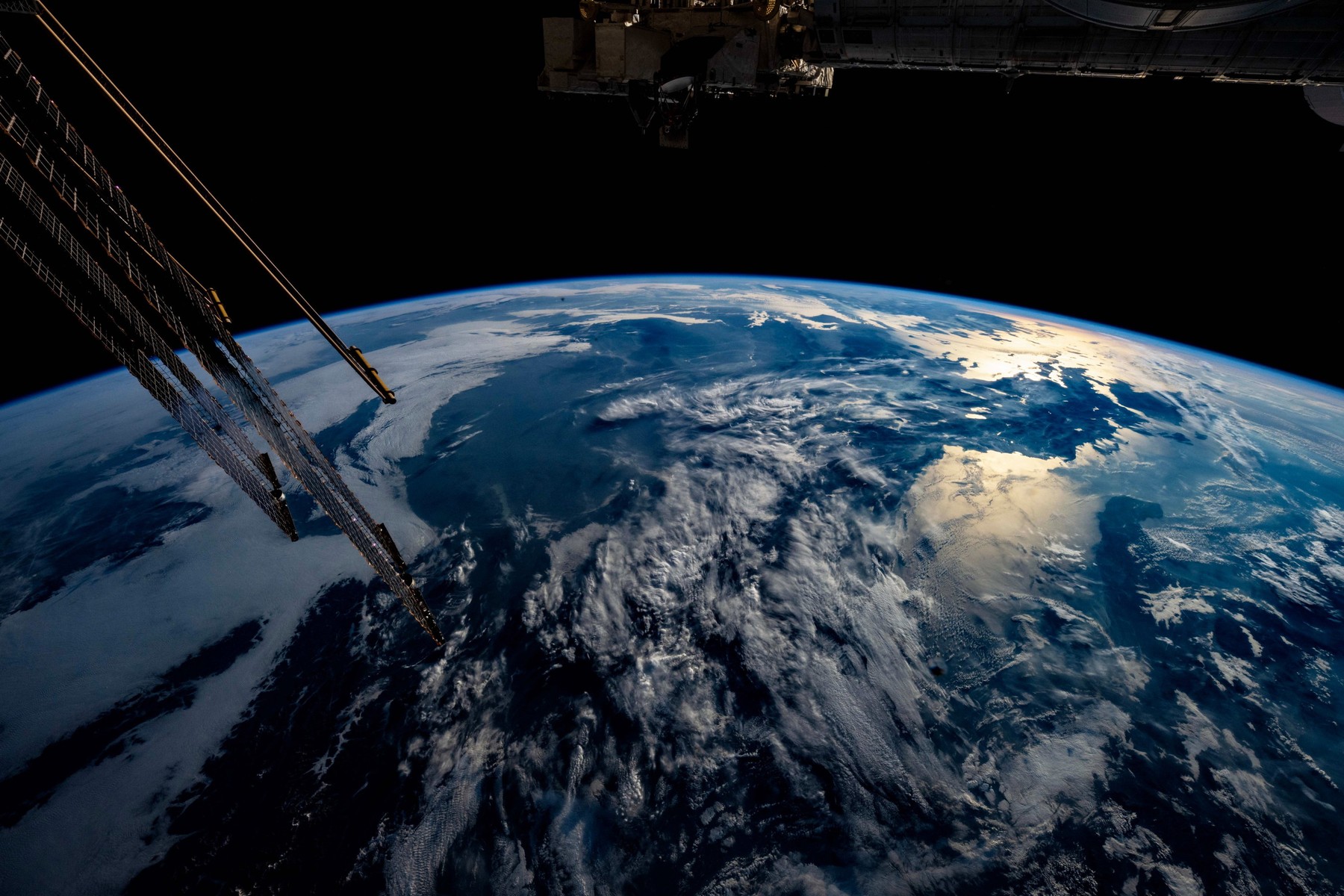 SpaceX afirmă că un satelit al său a suferit o „anomalie” pe orbita Pământului