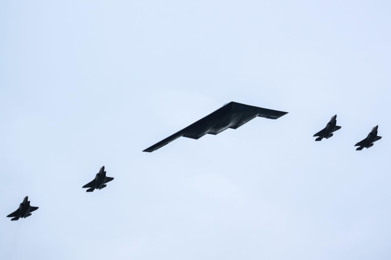 Bombardiere B-2 și rachete Tomahawk. Șeful armatei americane dezvăluie filmul operațiunii „Epic Fury” și cum a sunat ordinul primit de la Trump
