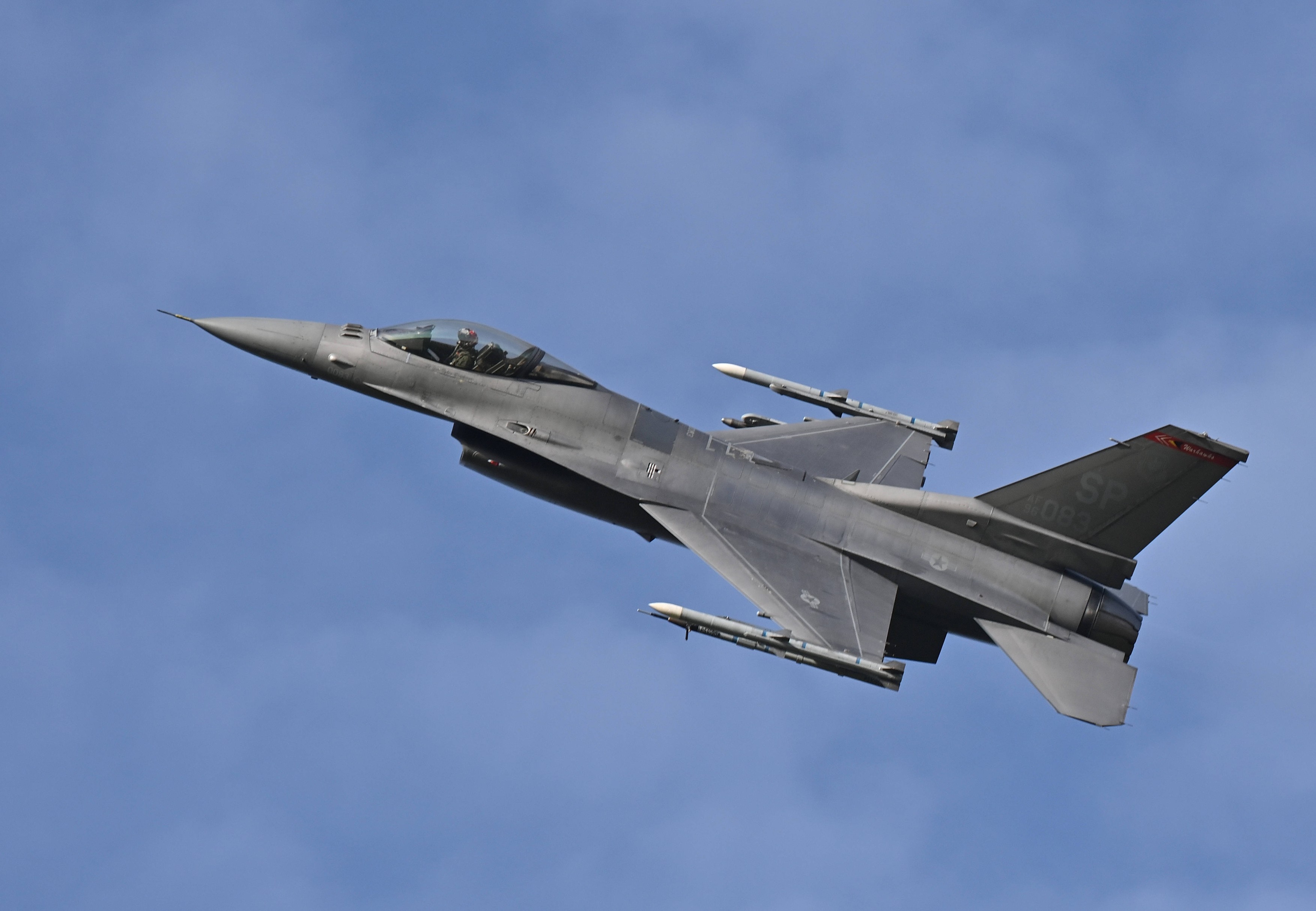 Atac rusesc la granița României. Avioane F-16 au fost ridicate de la sol, 15 drone urmărite de radarele de la sol