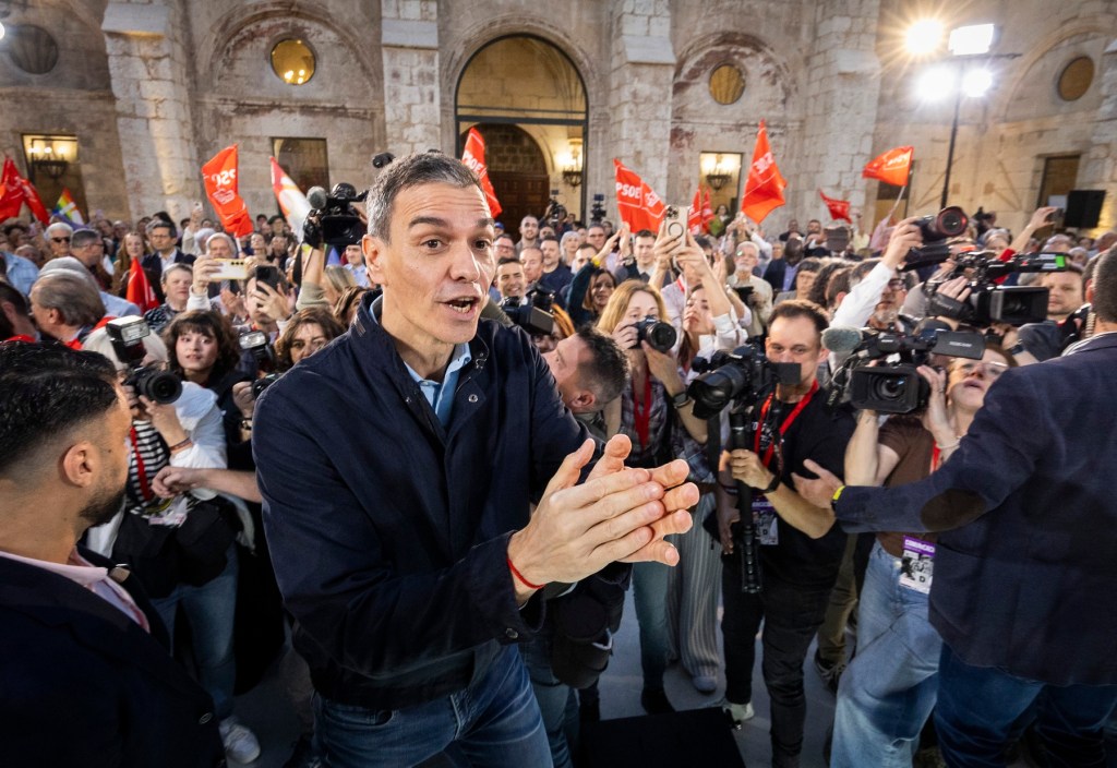 Premierul spaniol Petro Sanchez, la un miting de campanie pentru alegerile regionale, care au avut loc în februarie 2026 Foto: Profimedia