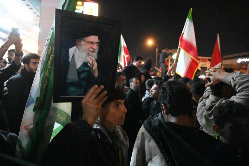 Protest în Basra, Irak, față de uciderea ayatollahului iranian Ali Khamenei, 2 martie 2026. Foto: AA/ABACA / Abaca Press / Profimedia