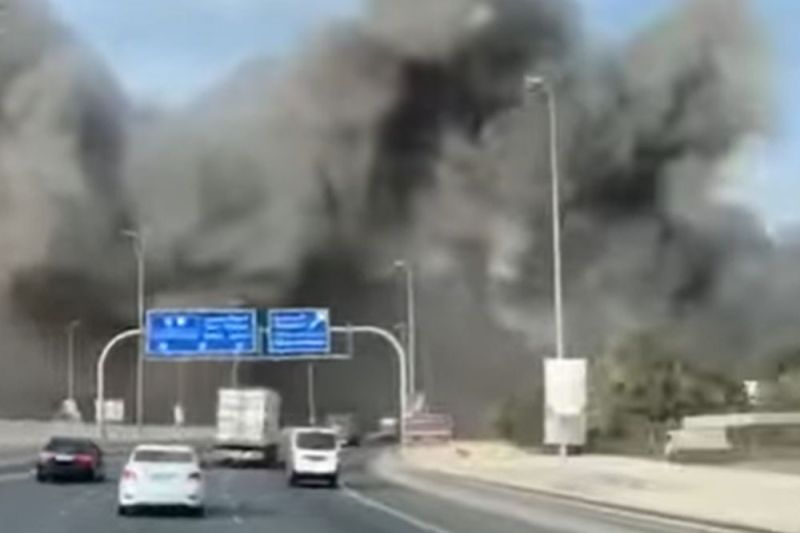 VIDEO Cea mai mare rafinărie saudită, închisă după un atac cu drone / Strâmtoarea Ormuz, pe unde trece o cincime din petrolul mondial, paralizată