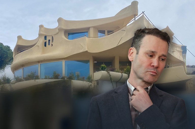 Robert Negoiță și proprietatea din Italia. Foto: Snoop, Inquam Photos / George Călin. Colaj: Ion Mateș / HotNews