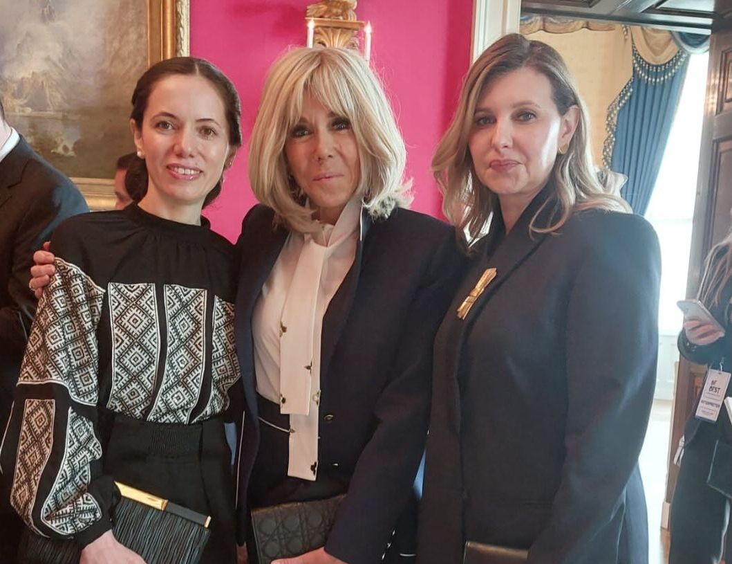 FOTO Eleganță românească la Casa Albă: Cine a creat ținuta Mirabelei Grădinaru pentru întâlnirea cu Melania Trump