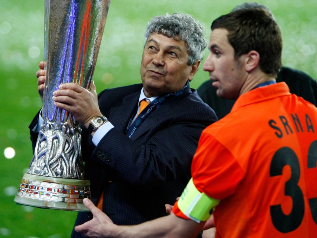 În 2009, Mircea Lucescu câștigă Cupei UEFA cu Shakhtar. Foto: Imago via GOLAZO.ro