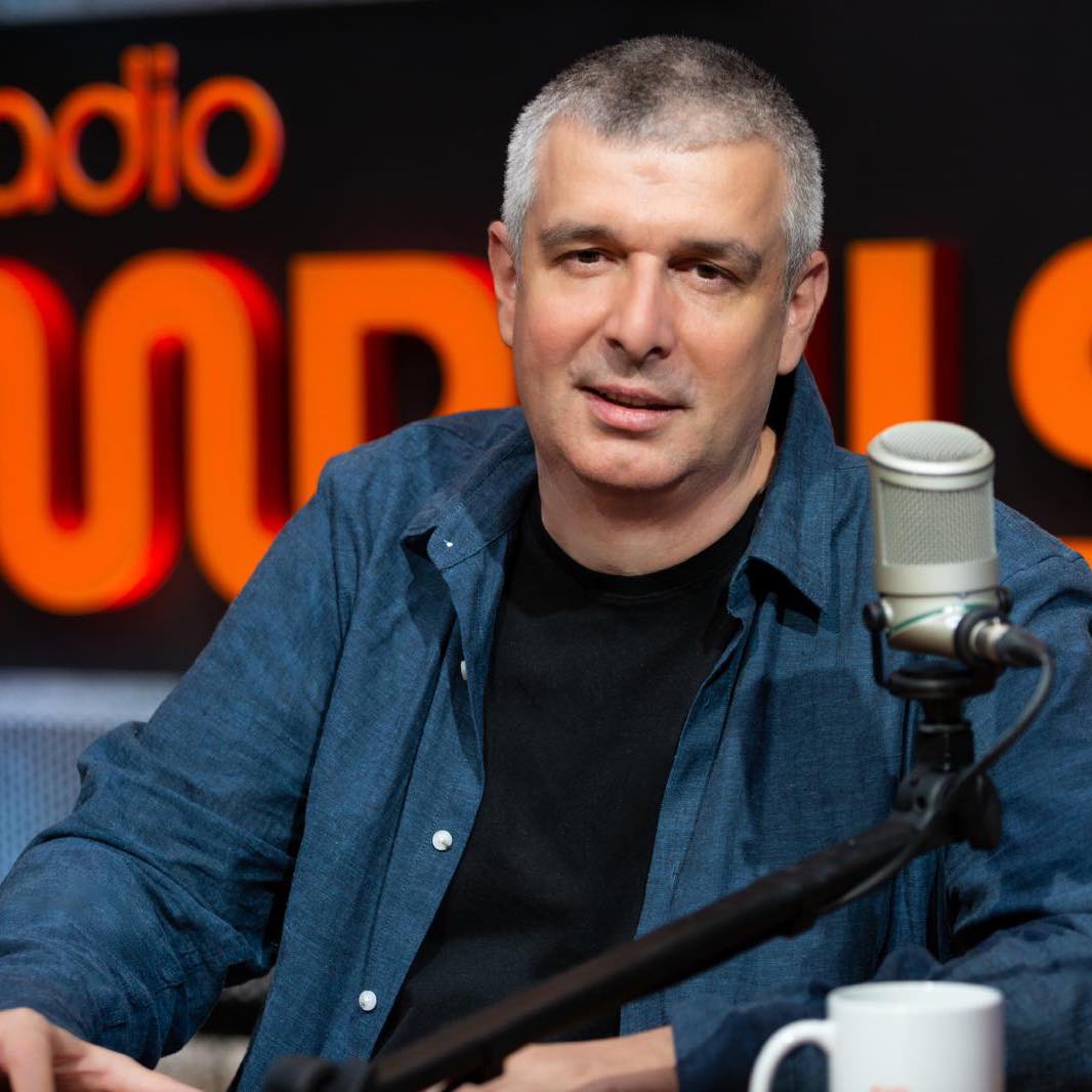 Unul dintre cei mai cunoscuți oameni de radio din România tocmai și-a anunțat plecarea de la postul la care lucra de un an