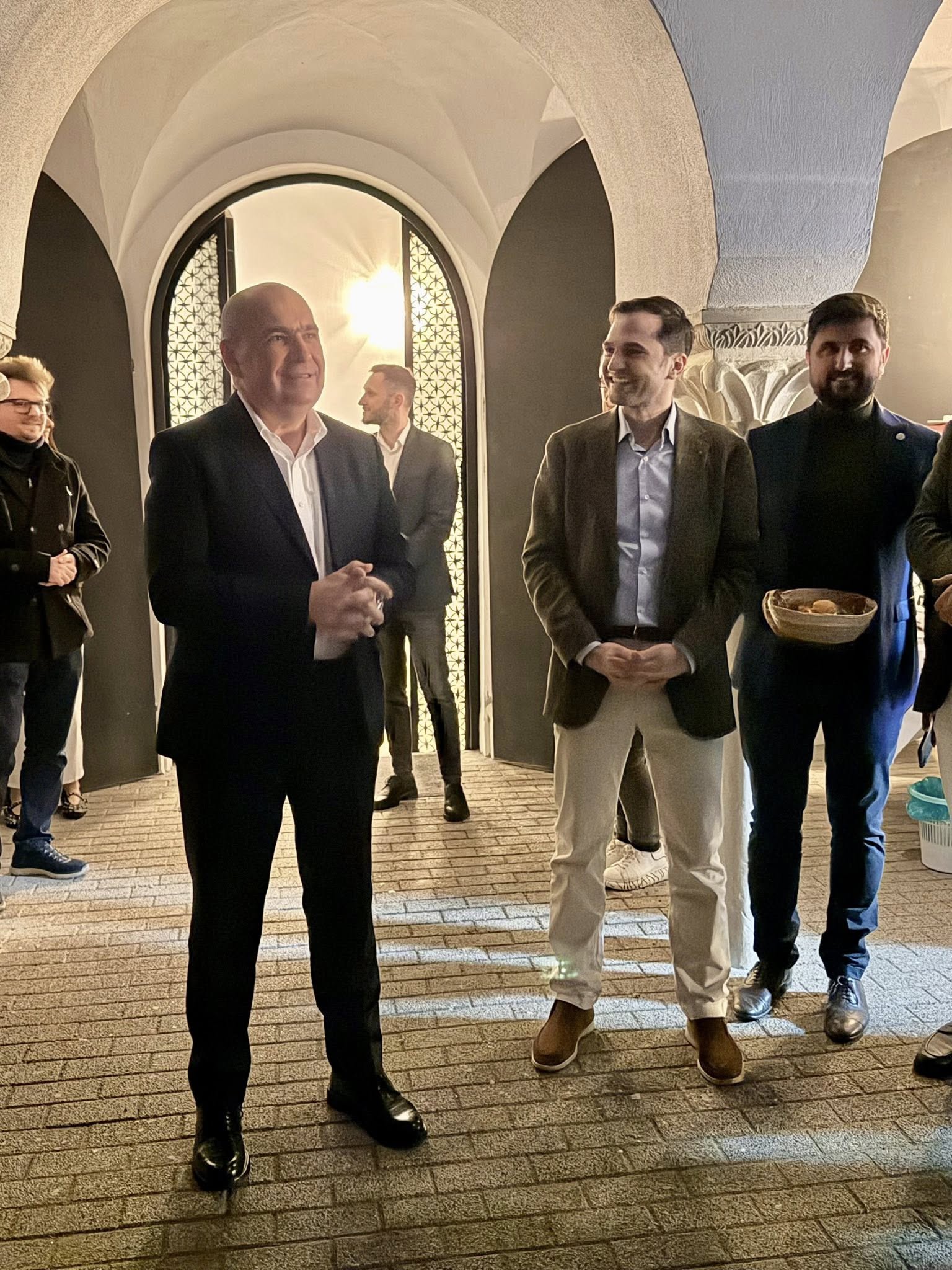 Premierul Bolojan le-a spus colegilor săi din PNL București că nu va demisiona / PSD urmează să îi ceară acest lucru săptămâna viitoare