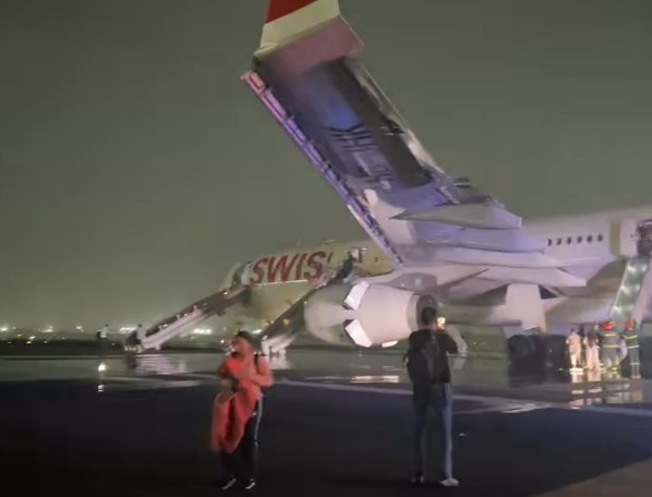Un avion Swiss Air a anulat decolarea la aproape 200 km/h după ce i-a luat foc un motor, șase oameni au fost răniți