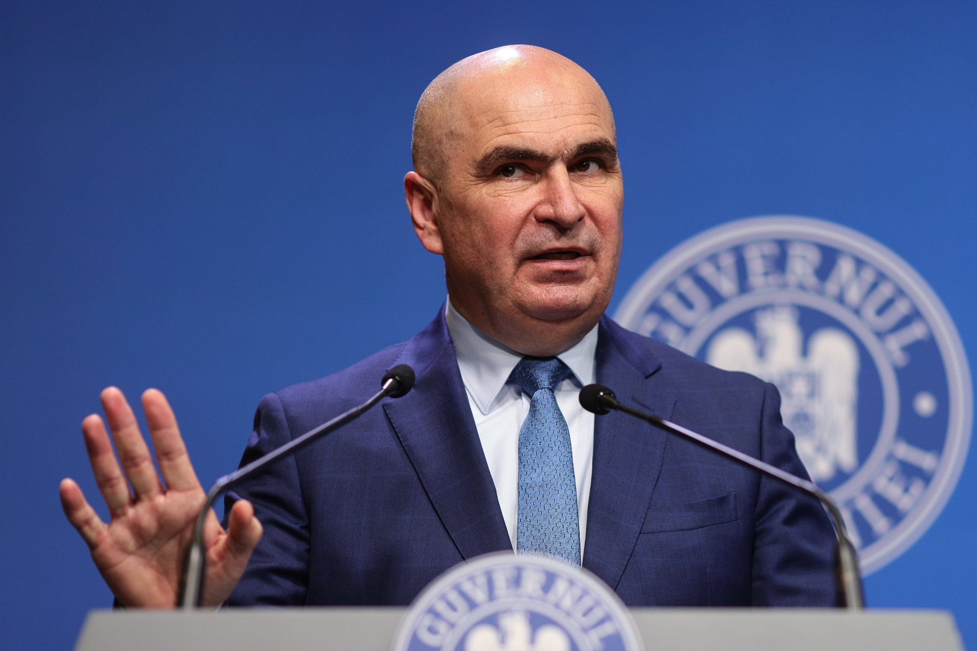 Cum explică Ilie Bolojan că România a intrat în criză politică. „Am încercat să pun reflectoarele pe zona unde se pierd sume importante de bani” / „Pușculița pentru baronii PSD” pe care a tăiat-o