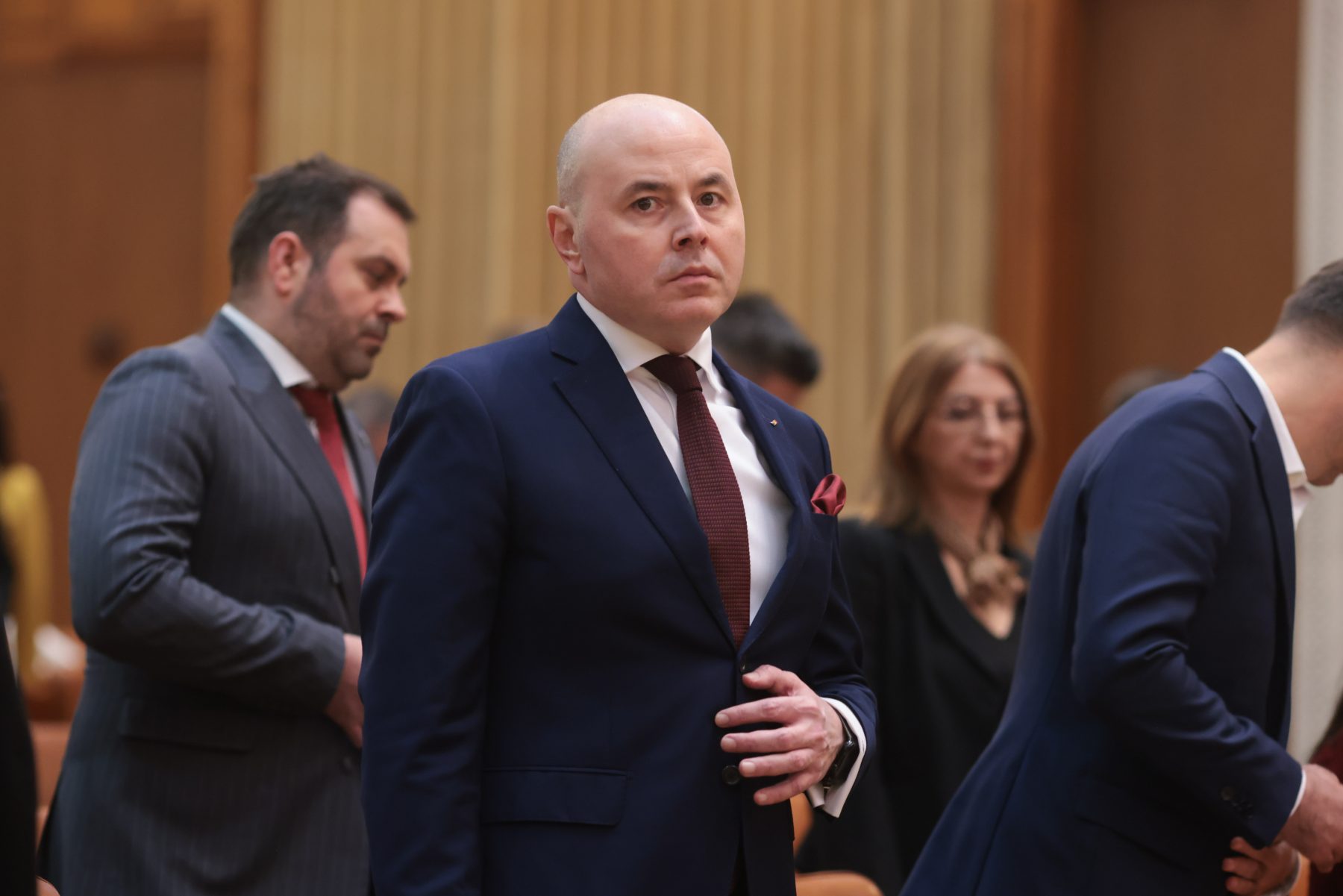 Un lider PNL ia apărarea Guvernului pe subiectul listării la bursă a unor companii de stat și lansează un contraatac la PSD / Exemplele oferite