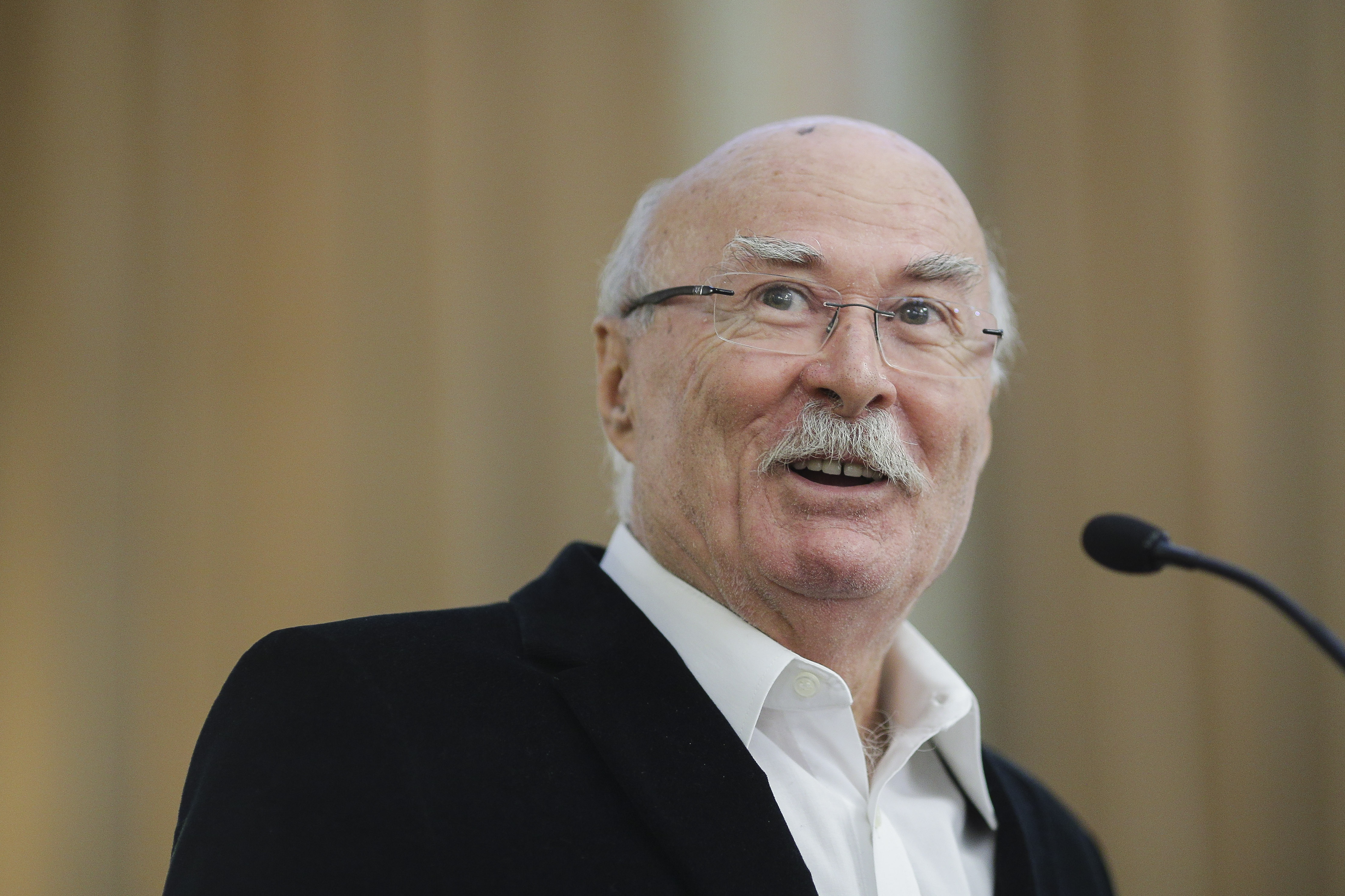 Tudor Gheorghe, transportat la spital, după ce i s-a făcut rău și a căzut, într-un hotel din Iași