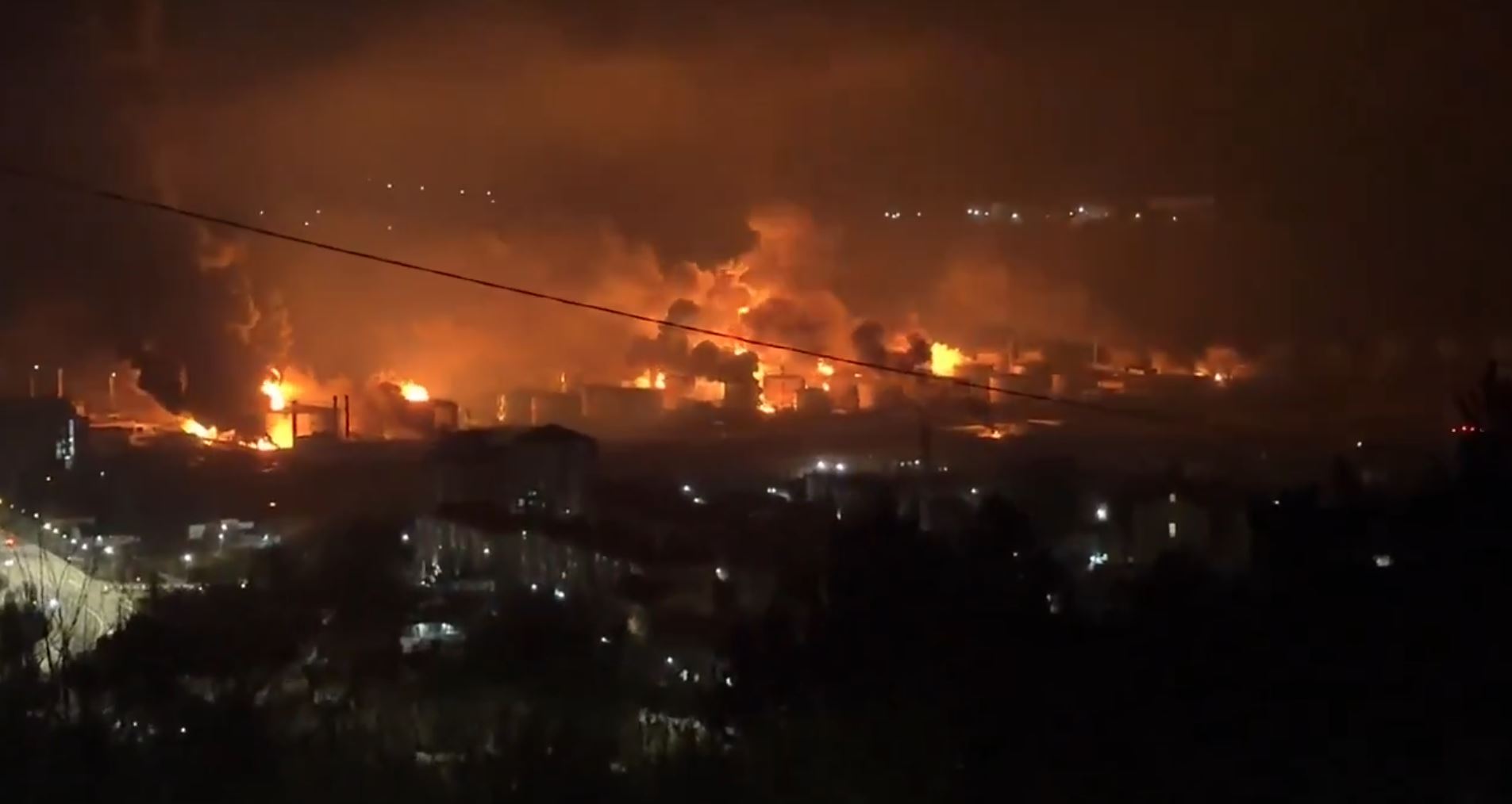 VIDEO Un port rusesc de la Marea Neagră a luat foc după un atac ucrainean cu drone