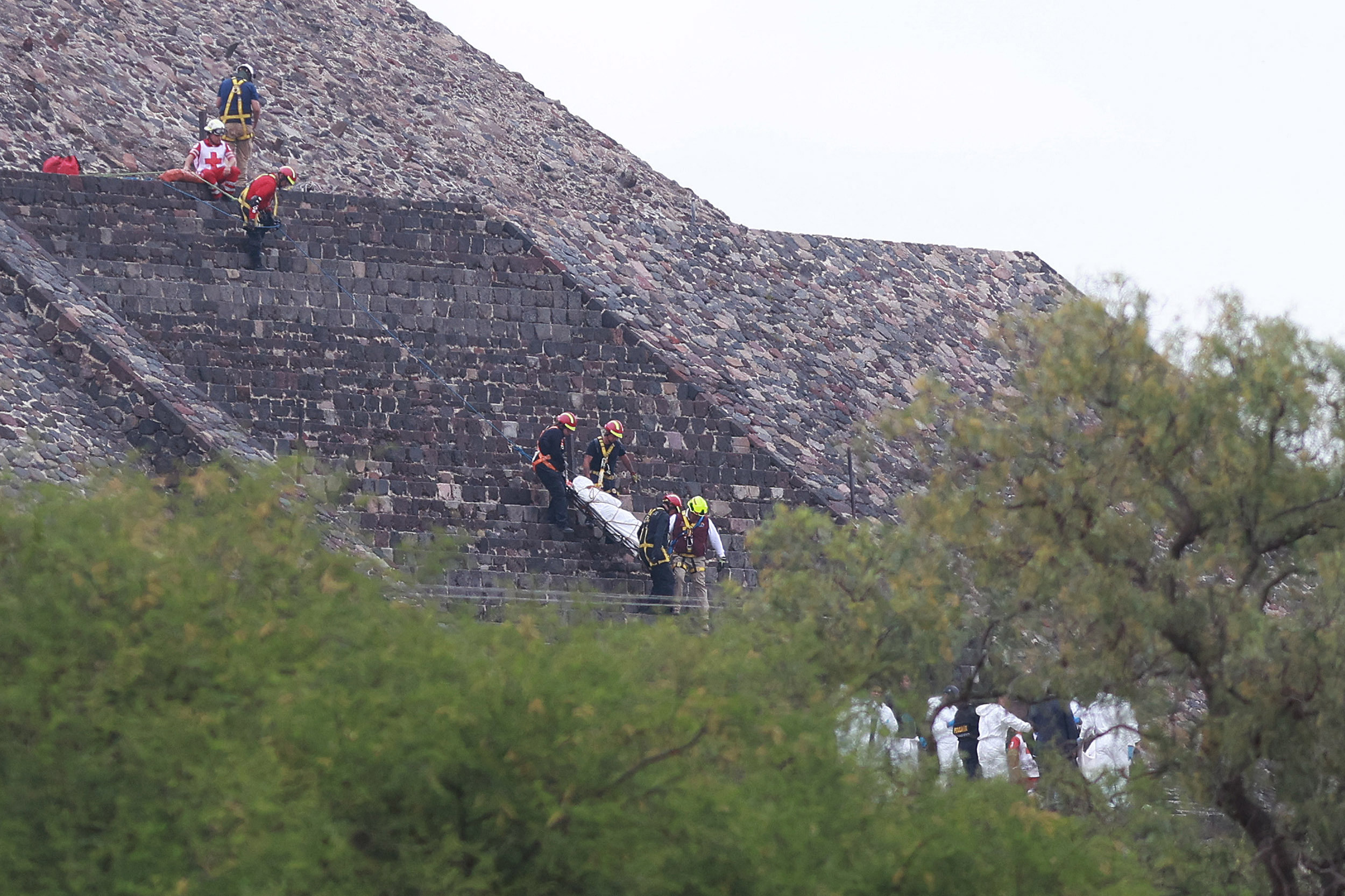 Incident sângeros la piramidele din Teotihuacan: O tânără canadiană a fost ucisă, atacatorul s-a sinucis / Cel puțin 13 turiști au fost răniți
