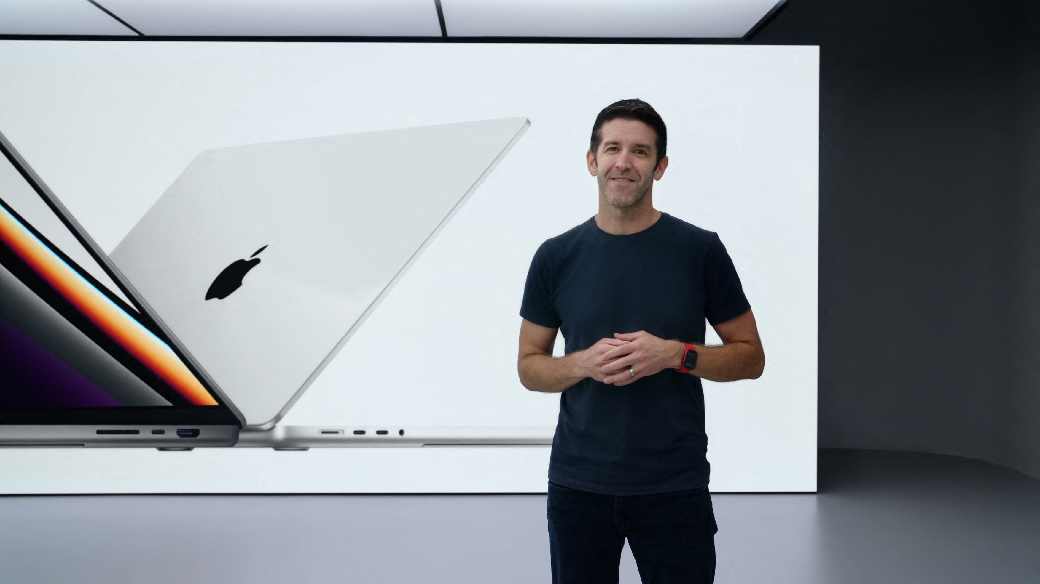 „O decizie bruscă”. Tim Cook pleacă de la conducerea Apple după 15 ani, a fost anunțat noul director general