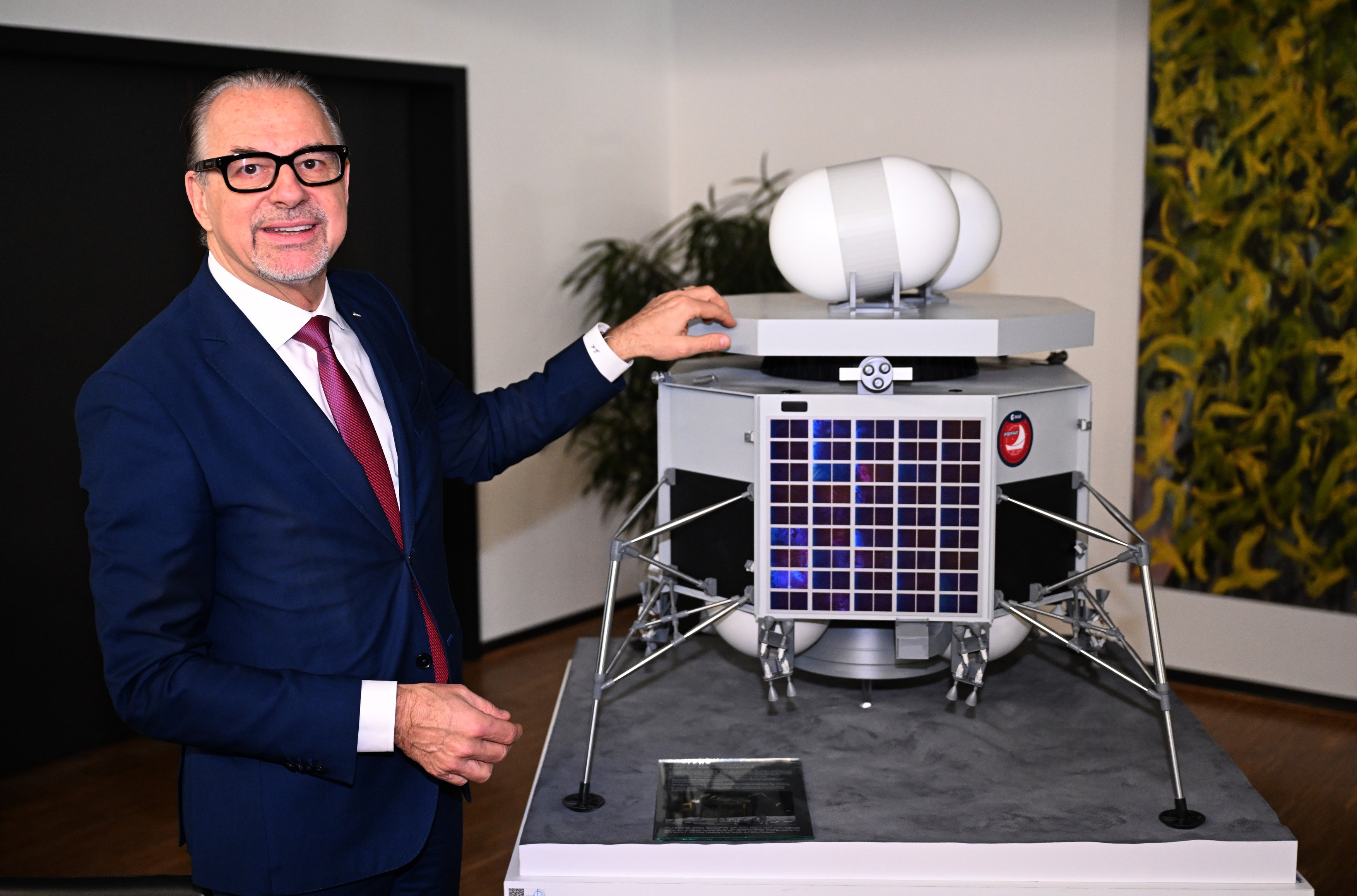 „Obiectivul este ca europenii să pășească pe Lună”. ESA va negocia participarea sa la misiunile Artemis