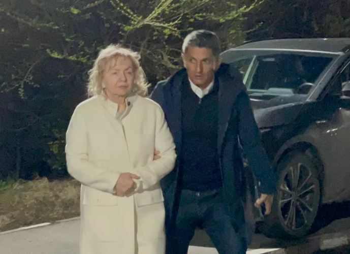 Imaginile de la miezul nopții cu familia Lucescu la spital au stârnit reacții. „Aș vrea să cunosc. Să aflu de ce”