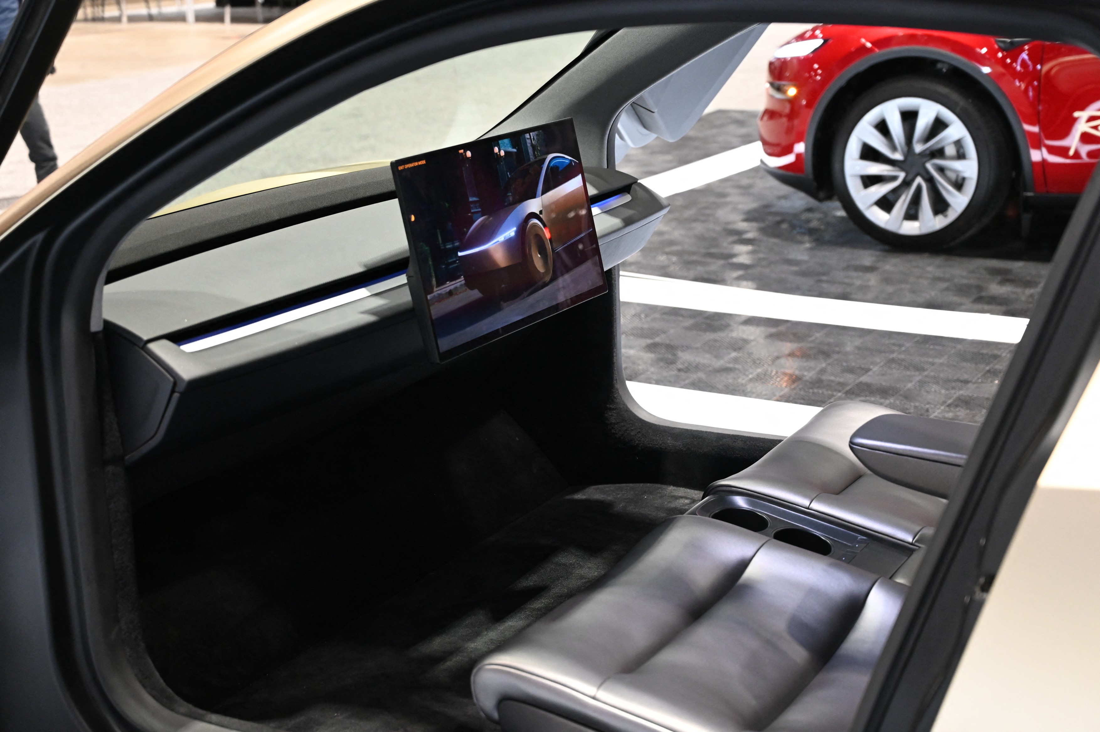 Tesla a început producția „Cybercab”, robotaxi