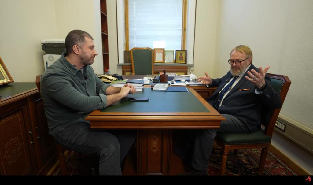 Amiran Sardarov, în dialog cu deputatul Vitali Milonov. Foto: captură YouTube