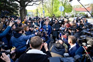Peter Magyar, liderul partidului de opoziție Tisza, după ce a votat la alegerile din Ungaria, care pot să aducă finalul erei Viktor Orban Foto: Profimedia