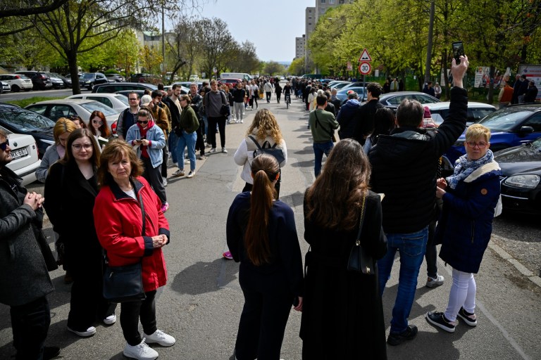 Aglomerație la o secție de votare din Budapesta, la alegerile parlamentare din Ungaria Foto: Profimedia