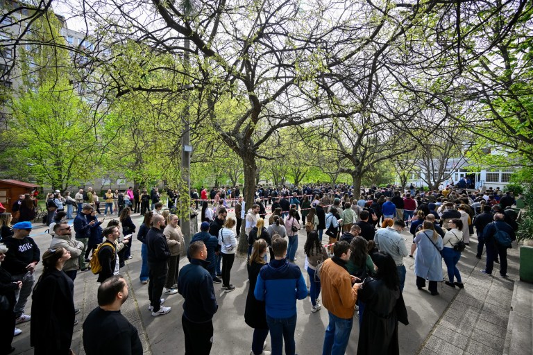 Aglomerație la o secție de votare din Budapesta, la alegerile parlamentare din Ungaria Foto: Profimedia