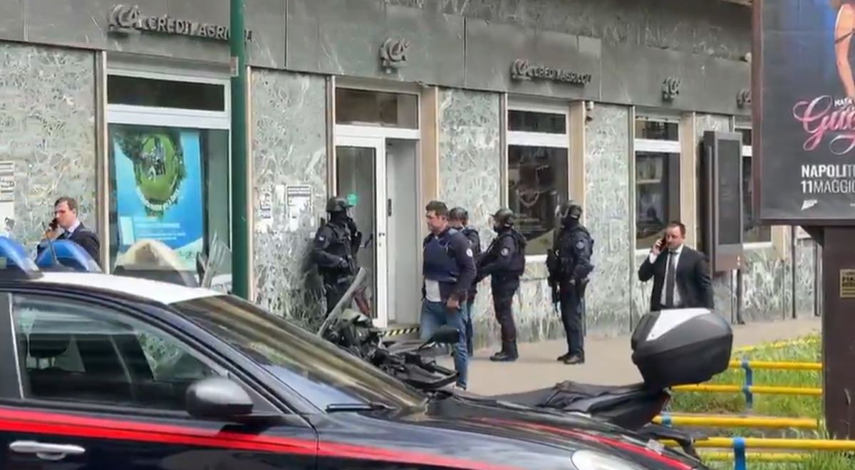 Alertă în Napoli: 25 de persoane luate ostatice în timpul unui jaf o bancă