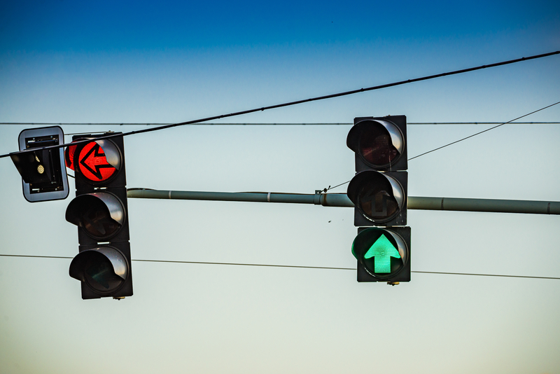 Semafoare inteligente care se fac automat roșii pentru șoferii care depășesc viteza legală, instalate în Brașov