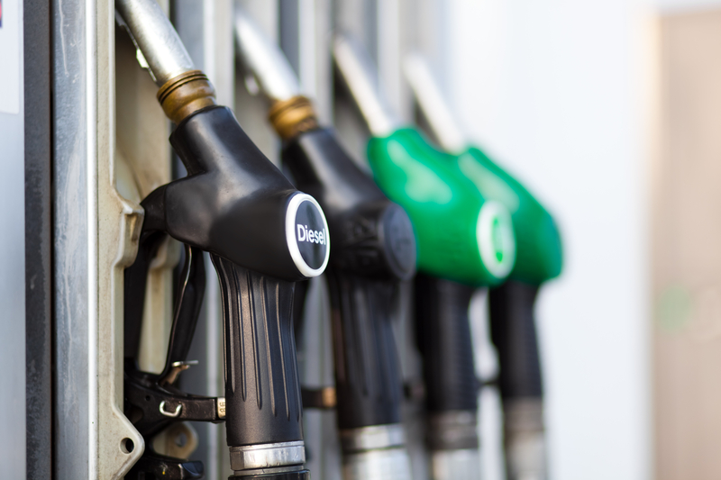Surpriză pe piața carburanților: motorina a devenit mai ieftină decât benzina într-un mare lanț de distribuție din România