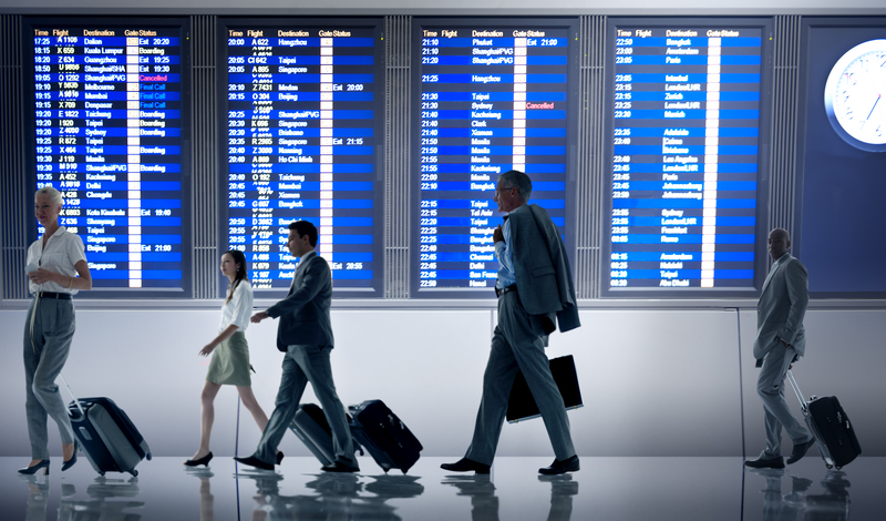 Două exemple. Una dintre cele mai importante companii de turism din România anunță cu cât vor crește prețurile biletelor de avion pentru perioada de vară