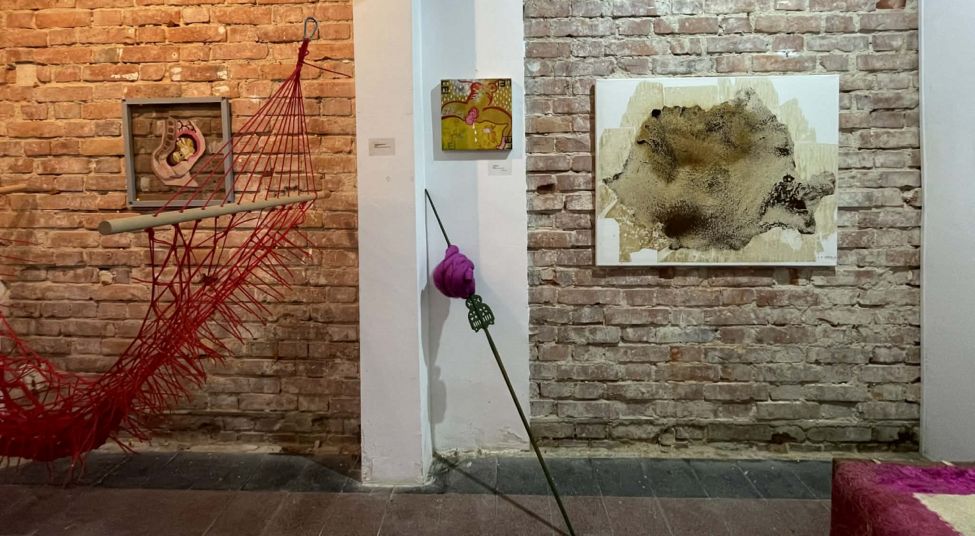 Mecanismele culturii de consum și testele nucleare, în viziunea a cinci artiste