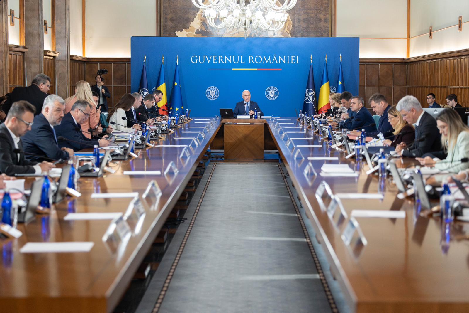 Ședință extraordinară de guvern, ultima înaintea moțiunii de cenzură. Ce acte normative vor fi adoptate