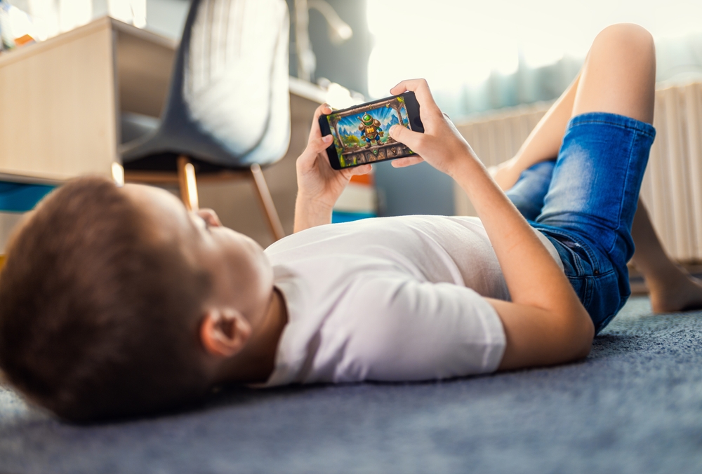 Jocurile video pentru copii funcționează ca păcănelele. „Copilul meu avea 5 ani când a «deschis cutii» de 1.200 de lei”