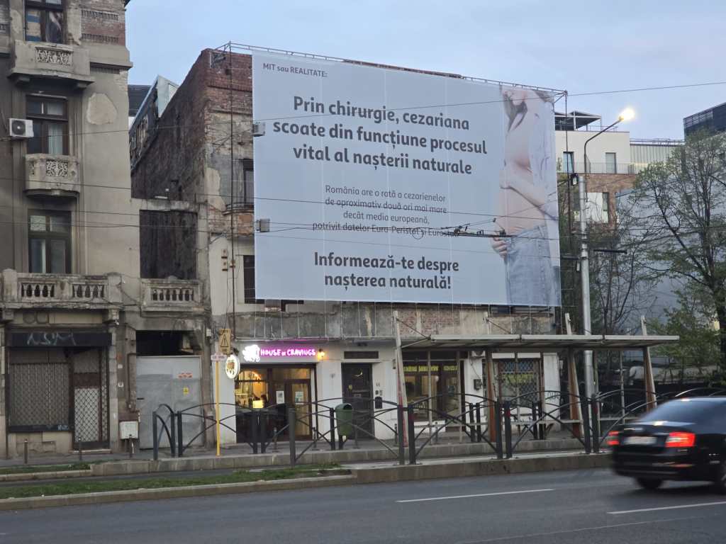 Unul dintre afișele cu mesaj anti-cezariană din București Foto: Snoop