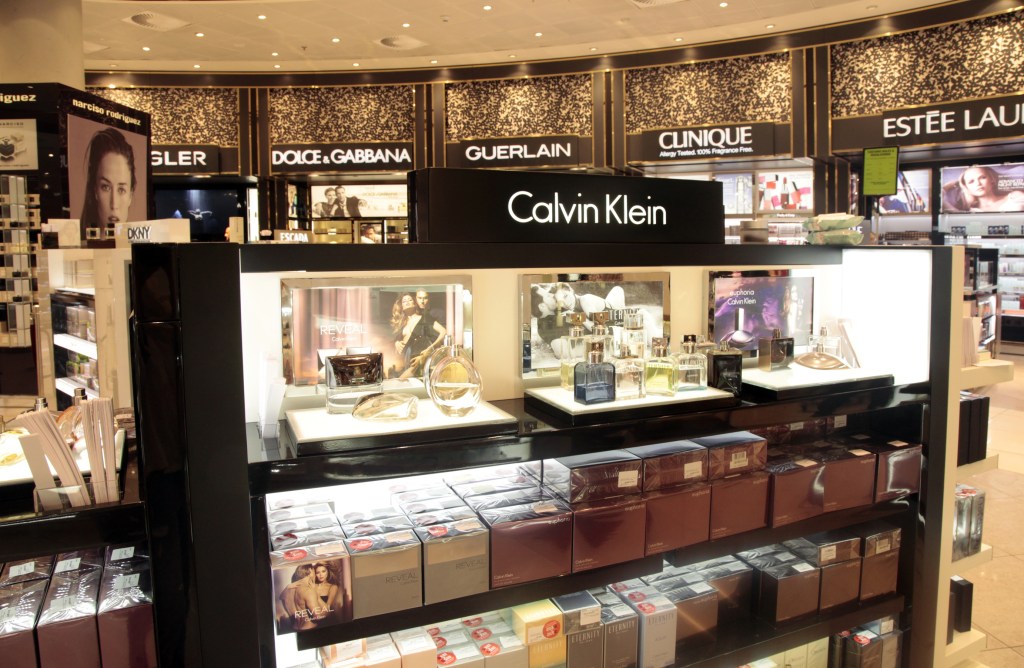 Parfumuri în duty-free. FOTO: Dreamstime