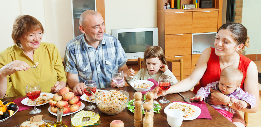 Ce nu ar trebui să mănânce copiii de Paște. Avertismentul unui pediatru