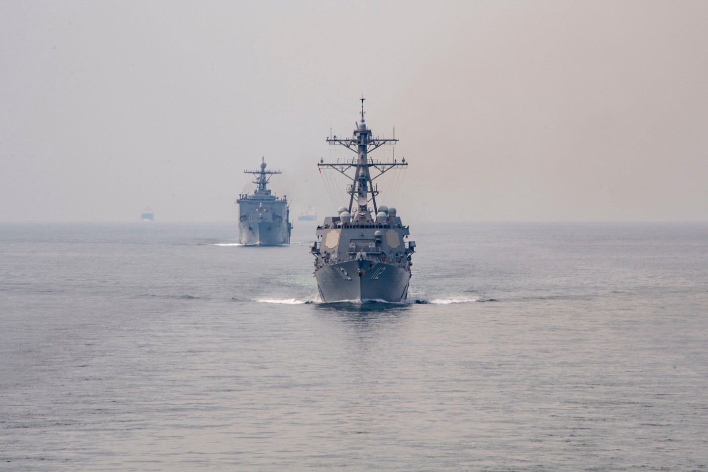 SUA anunță lansarea unei operațiuni de deminare a Strâmtorii Ormuz. Două distrugătoare americane au intrat în Golf