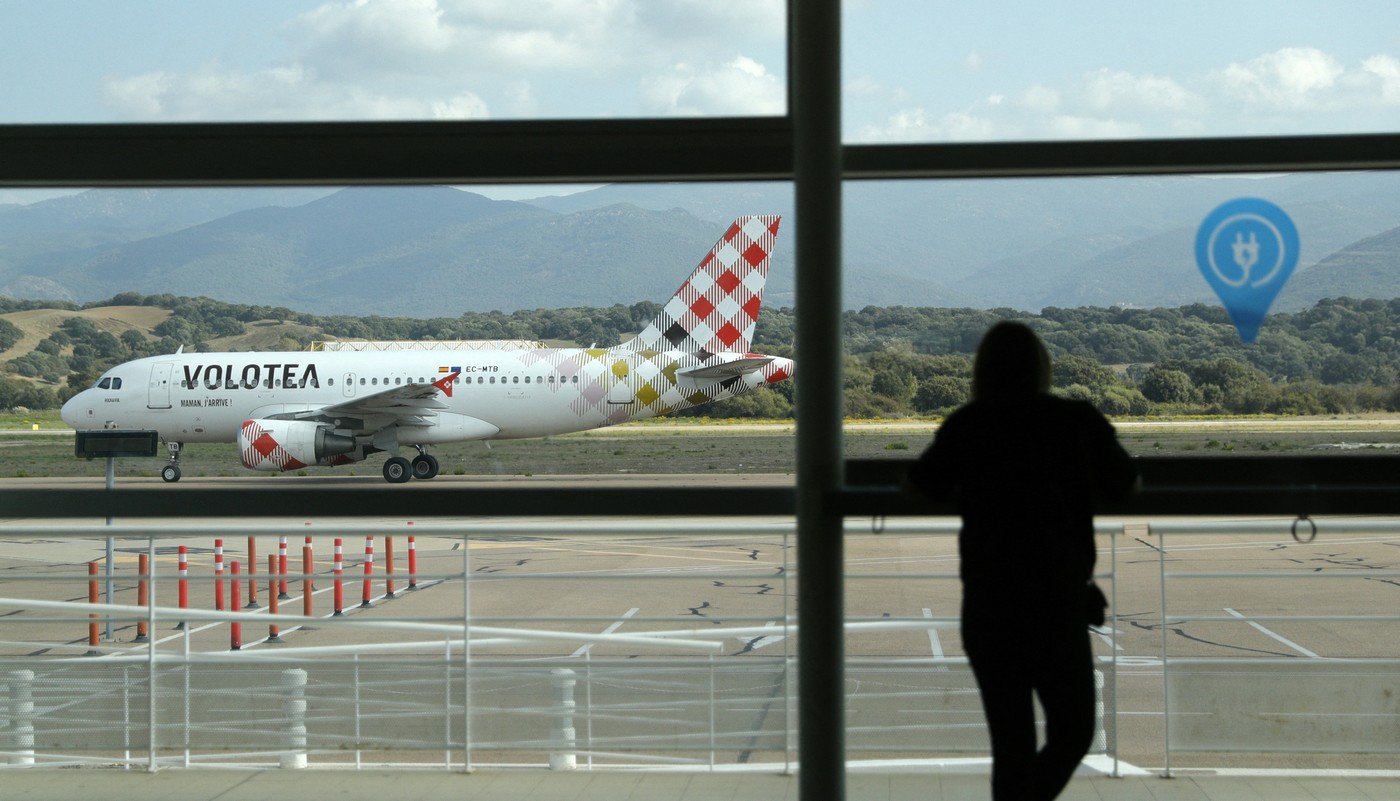 Compania aeriană low-cost care introduce un cost suplimentar după scumpirea kerosenului. Îl vor plăti și cei care și-au cumpărat deja bilet