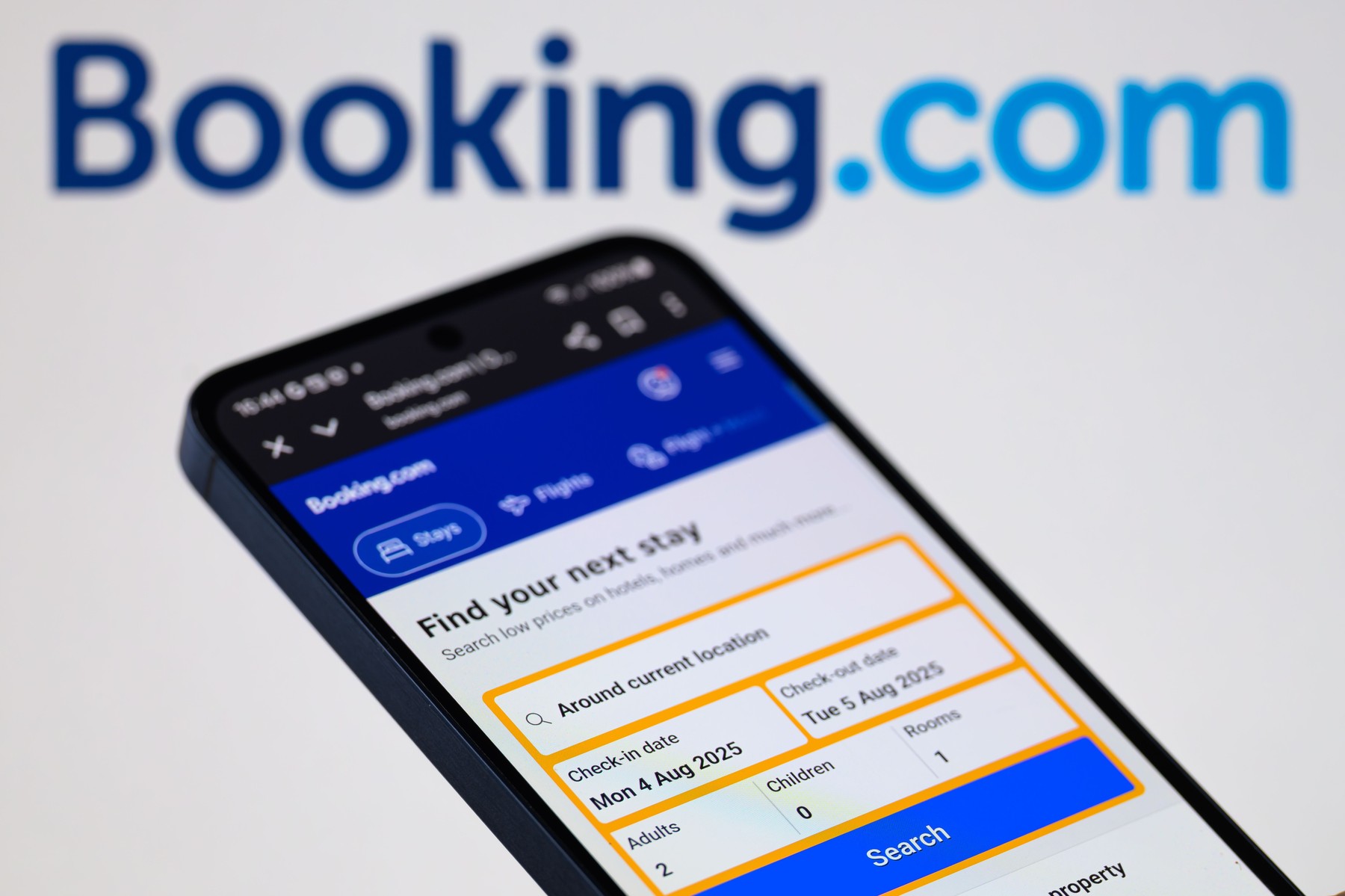 Platforma Booking.com, investigată în Italia. Situația care îi poate face pe clienți să aleagă cazări mai scumpe