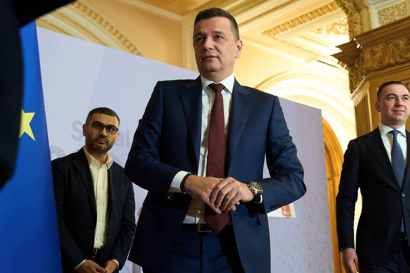 În fața insistențelor presei de a comenta moțiunea comună PSD-AUR pentru demiterea Guvernului Bolojan, unul dintre miniștrii demisionari refuză să facă vreun comentariu