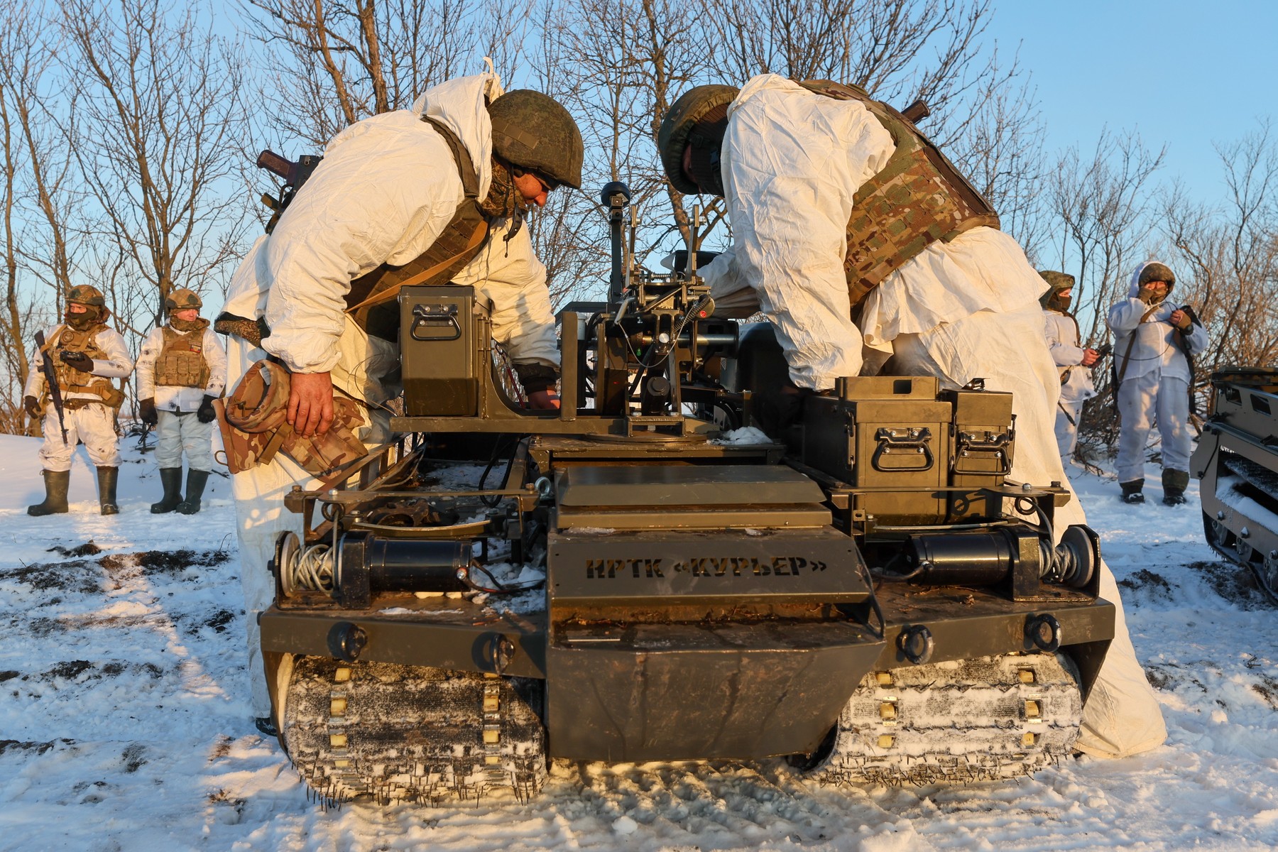 VIDEO Rusia testează robotul „Kuryer” cu un nou sistem de luptă care elimină o parte din trupe din linia întâi. Cum funcționează